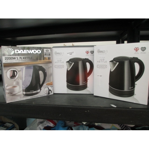 339 - As new Daewoo &  2 Swan kettles