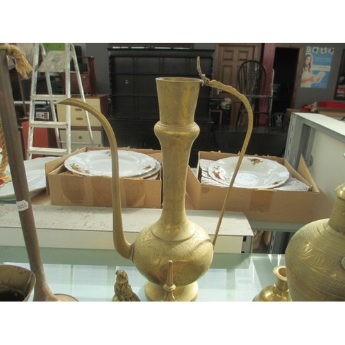 216 - A quantity of vintage decorative brassware