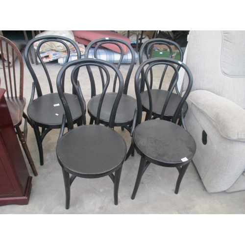 613 - A set of 5 x plastic Bistro style chairs