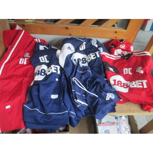 49 - Collection of Bolton Wanderers training clothing belonging to Owen Coyle