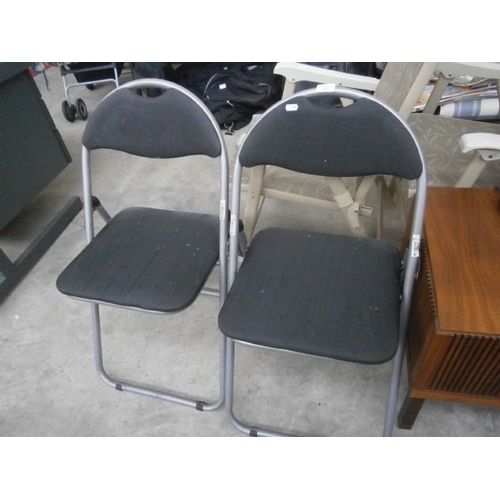 612 - A pair of metal framed folding patio chairs