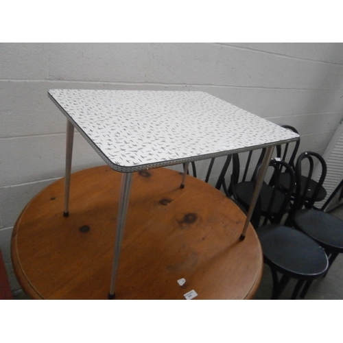 638 - A small retro Formica topped table