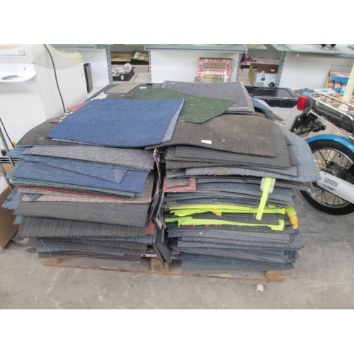 120 - Quantity of carpet tiles