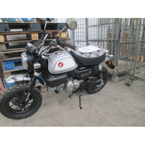 249 - Brand New Honda Monkey 125 bike only 60 miles on the clock, Reg MA74 BPO. Commission is 10% +vat