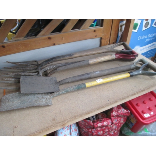 52 - Five garden tools