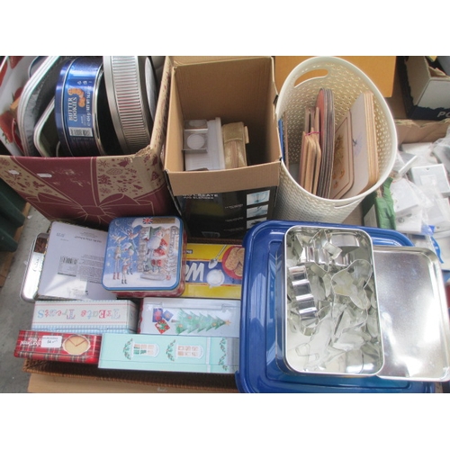 54 - Lot inc assorted tins, baking cutters, tablemats, assorted trays, etc