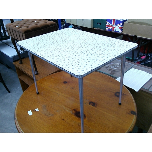 612 - A small retro Formica topped table