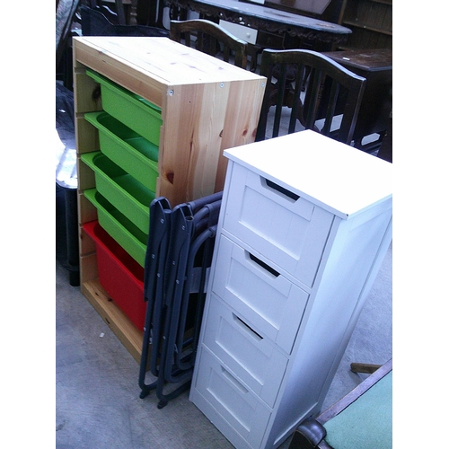 621 - A pine storage unit with plastic tray drawers, 2 x folding chairs and a 4 drawer storage tower