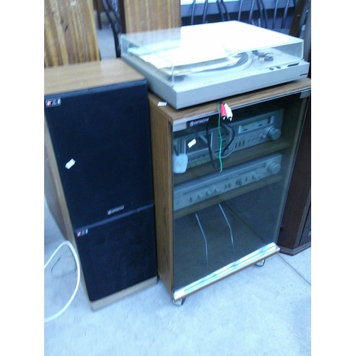 634 - A vintage HITACHI stereo set with record turntable, tape deck, tuner, speakers and a glazed cabinet