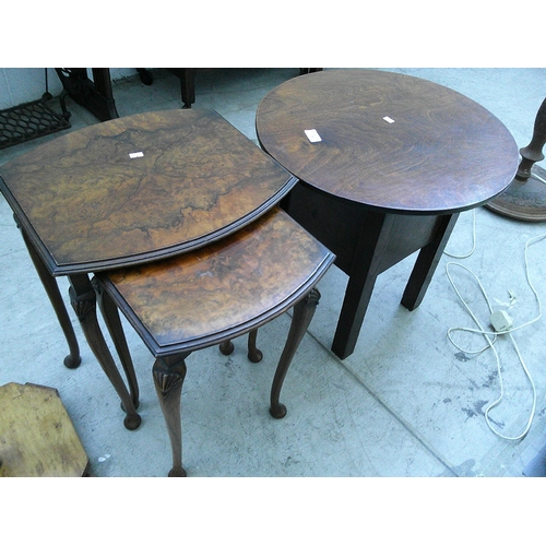 641 - A vintage circular lift top sewing box table and a pair of vintage shell carved nested occasional ta... 