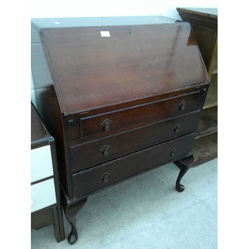 650 - A vintage 3 drawer fall front bureau