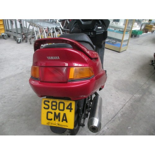 436 - Yamaha 250cc scooter, 21468 miles on the clock. Reg S804 CMA. In full working order