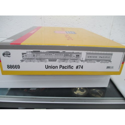 270 - Athearn Union Pacific locomotive