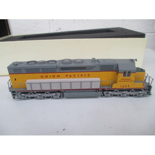 274 - Two Atlas Model Railroad Co locomotives