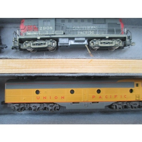 256 - Wooden display case containing miniature model rail locomotives and carriages