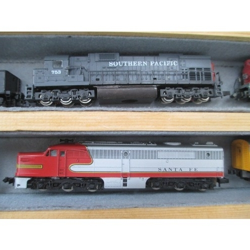 256 - Wooden display case containing miniature model rail locomotives and carriages