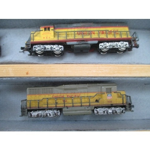 256 - Wooden display case containing miniature model rail locomotives and carriages