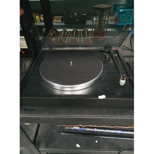 158 - XERXES by Roksan 009630 turntable with power supply and stand powers up in good condition