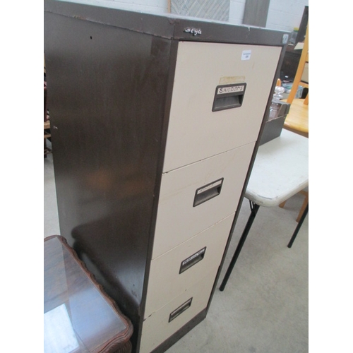 626 - A vintage metal 4 drawer filing cabinet