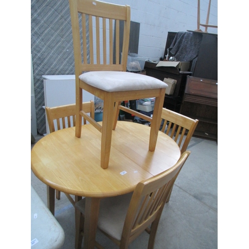 628 - A small modern extending breakfast dining table and 4 x chairs