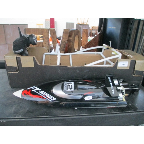 342 - FT Series RC speed boat with controller and batteries