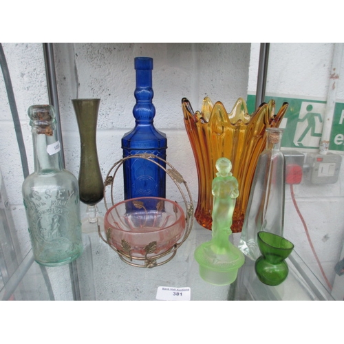 381 - Eight assorted glass pieces