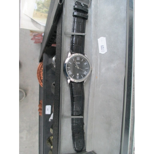 400 - Branded wristwatch