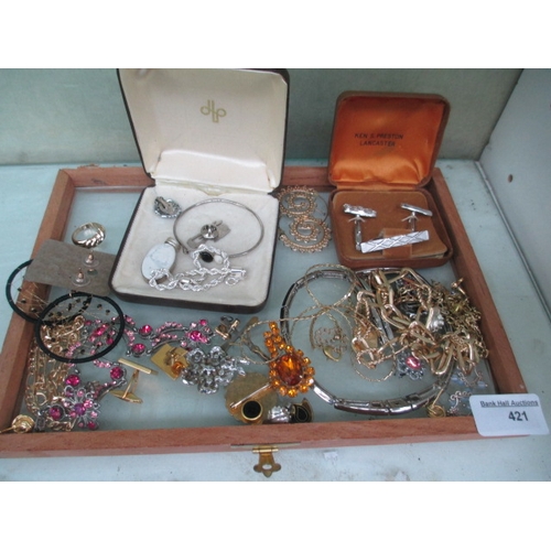 421 - Selection of jewellery pieces