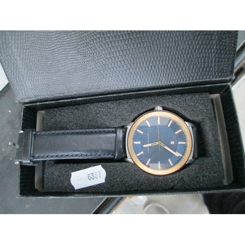 422 - Branded watch with case