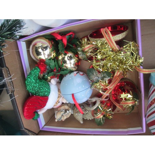 126 - Lot inc Christmas tree and decorations