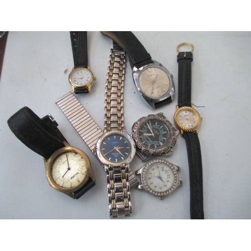 246 - Large quantity of assorted watches