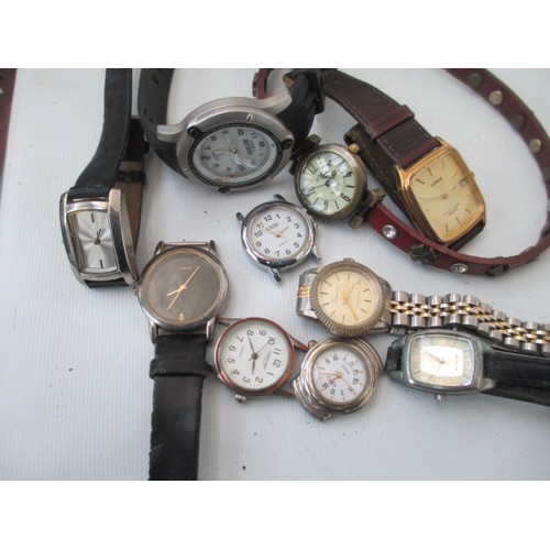 246 - Large quantity of assorted watches