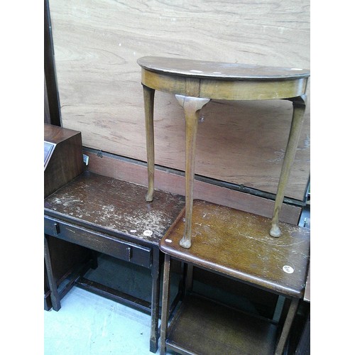 643 - 3 x small vintage tables