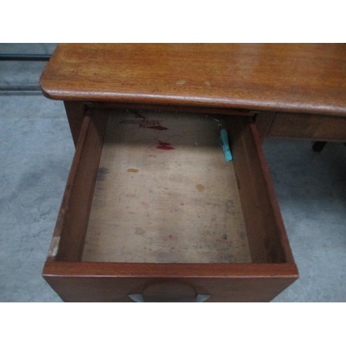 632 - Oak desk