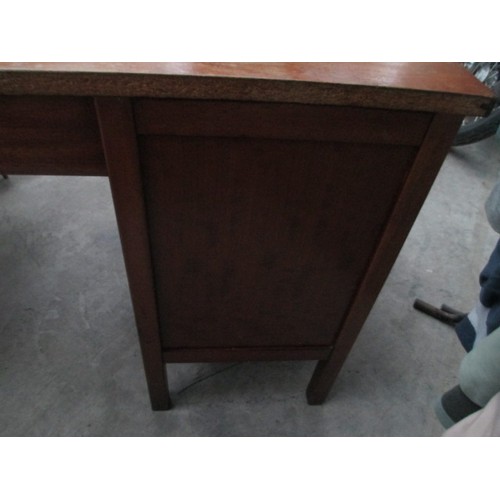 632 - Oak desk