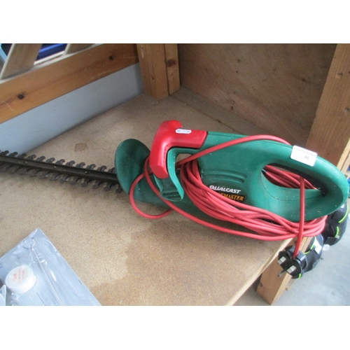 46 - Qualcast electric hedge trimmer working