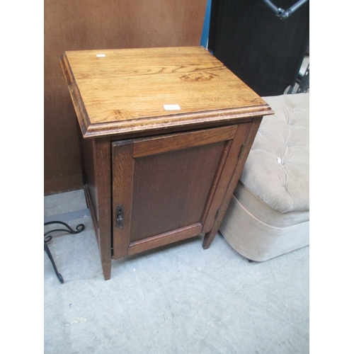 632 - A small vintage oak cabinet