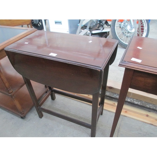 654 - A small vintage mahogany drop leaf table