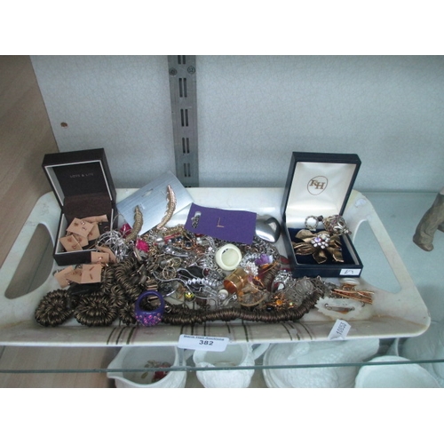 382 - Collection of assorted jewellery pieces