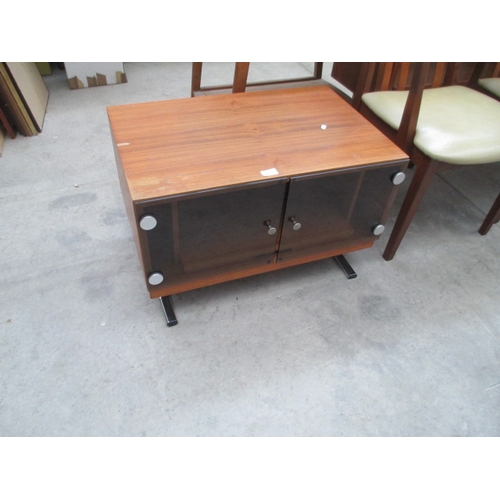 620 - A small glazed TV stand cabinet - a/f veneer