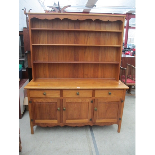 627 - A large modern Welsh Dresser with 3 drawer and triple cupboard base