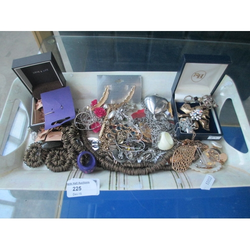 225 - Collection of assorted jewellery