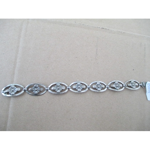 240 - Ornate sterling silver bracelet