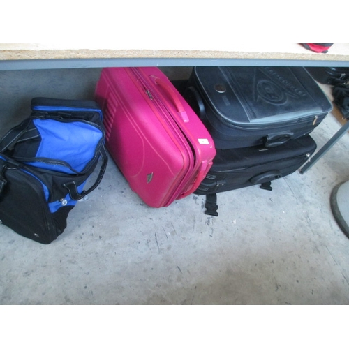 94 - Lot inc suitcases and bags