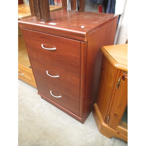 635 - A small 3 drawer chest