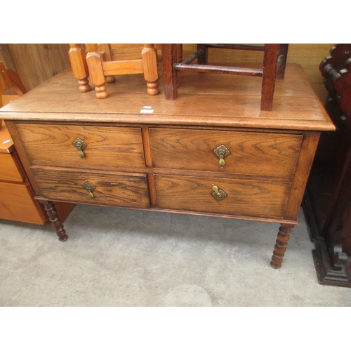 646 - A vintage oak  4 drawer chest on bobbin turned legs