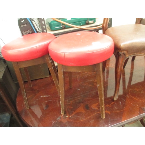 689 - A pair of small stools