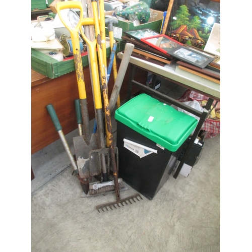 115 - Quantity of assorted tools