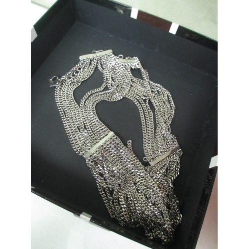 415 - Silver coloured necklace