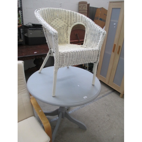 667 - A painted circular pedestal table and a Lloyd Loom style tub chair